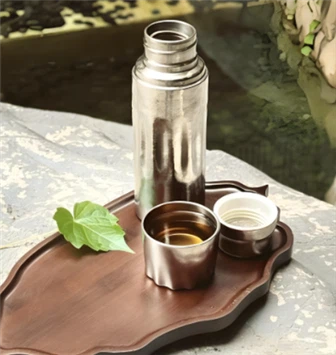 Η διαφορά τιμής μεταξύ του θερμού τιτανίου και του θερμού από ανοξείδωτο χάλυβα